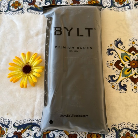 🧳 BYLT Basics; BNWT; Waterproof “BIOS”Black Uni-Sex Travel/Daily “Go To” Bag! - Picture 2 of 11